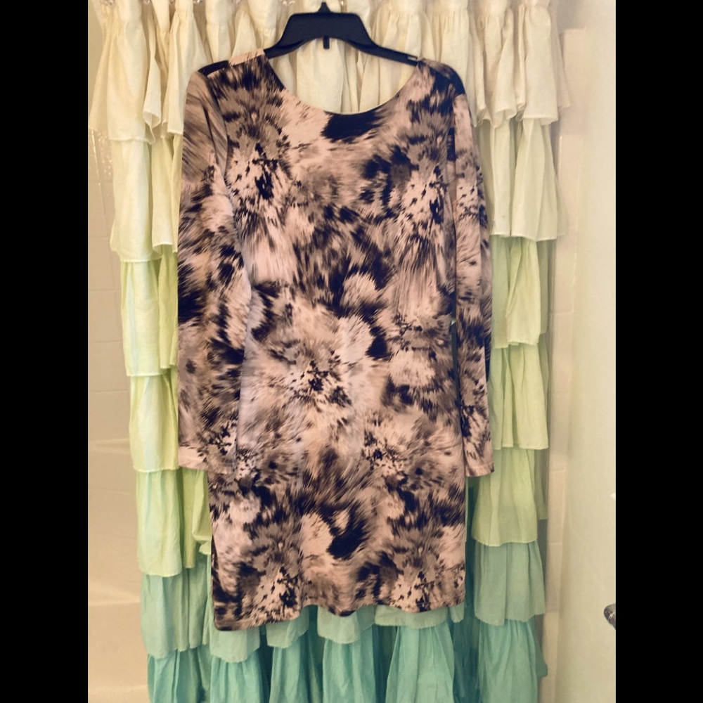 Jennifer Lopez dress in pinks and black